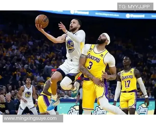 2017年湖人与勇士激战回顾：经典对决再现NBA历史瞬间