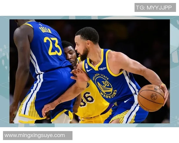 2015年12月24日勇士与爵士激战回顾精彩瞬间与赛后分析